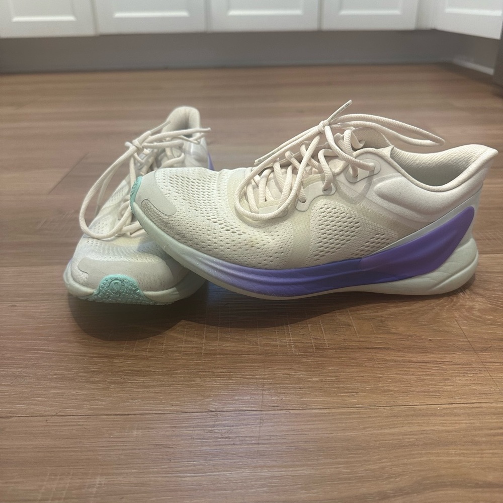 LULULEMON Blissfeel Women's Running Shoe SIZE 8